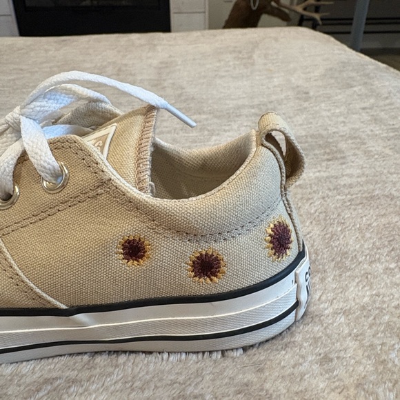 converse - Picture 2 of 3